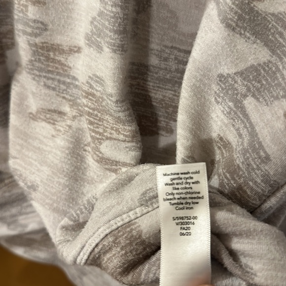 Athleta Women’s Pure Luxe Camo Printed Sweatshirt Gray Size Medium - Picture 7 of 10